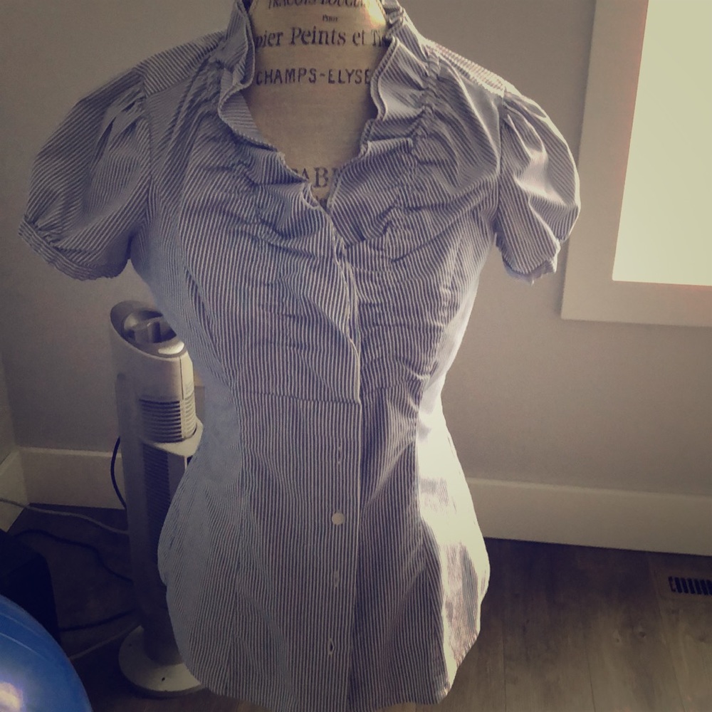 Short-sleeve button up.